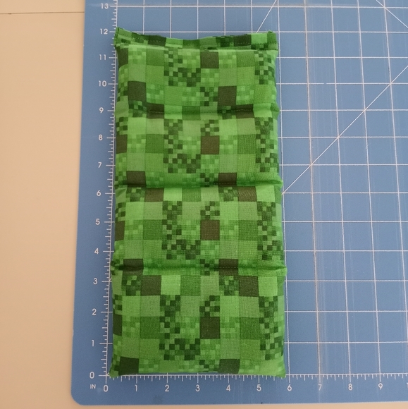 Microwavable Heating Pad Green Pixels Heat Pack - Picture 7 of 7